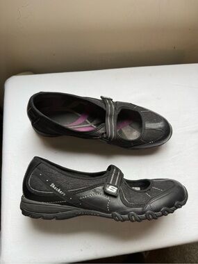 Y2K Skechers Sporty Mary Jane flats with the cutest Y2K athleisure vibe 🖤Size 9
